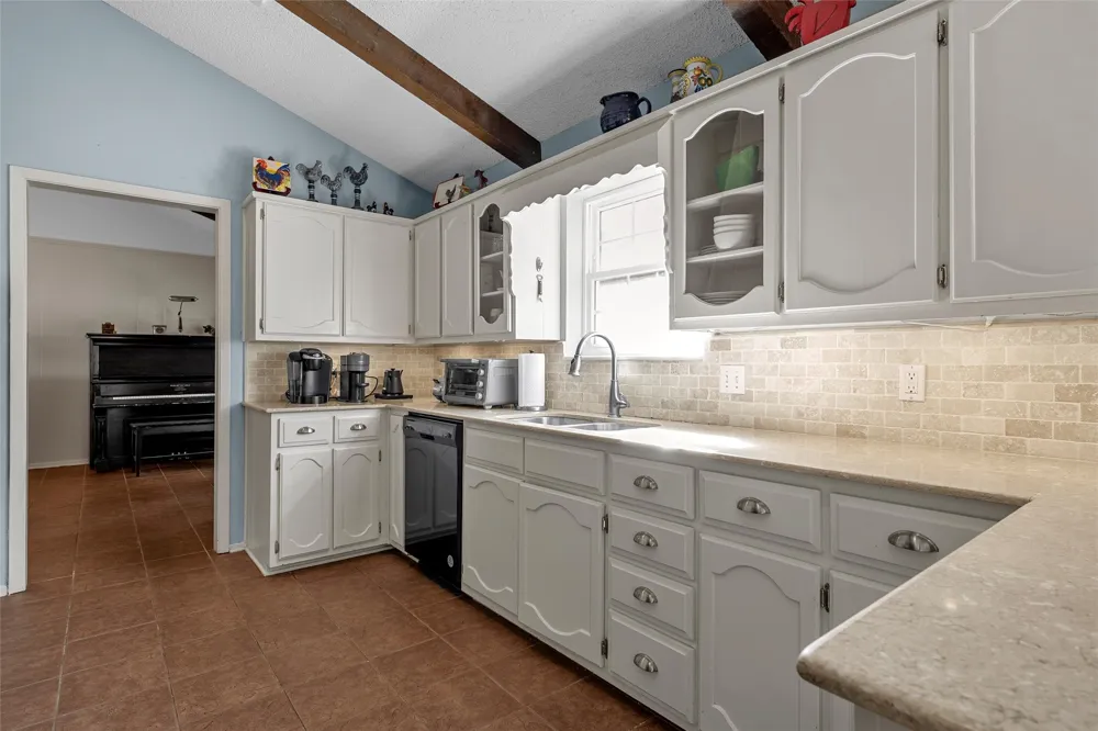 8202 Whippoorwill Drive Woodway, TX 76712