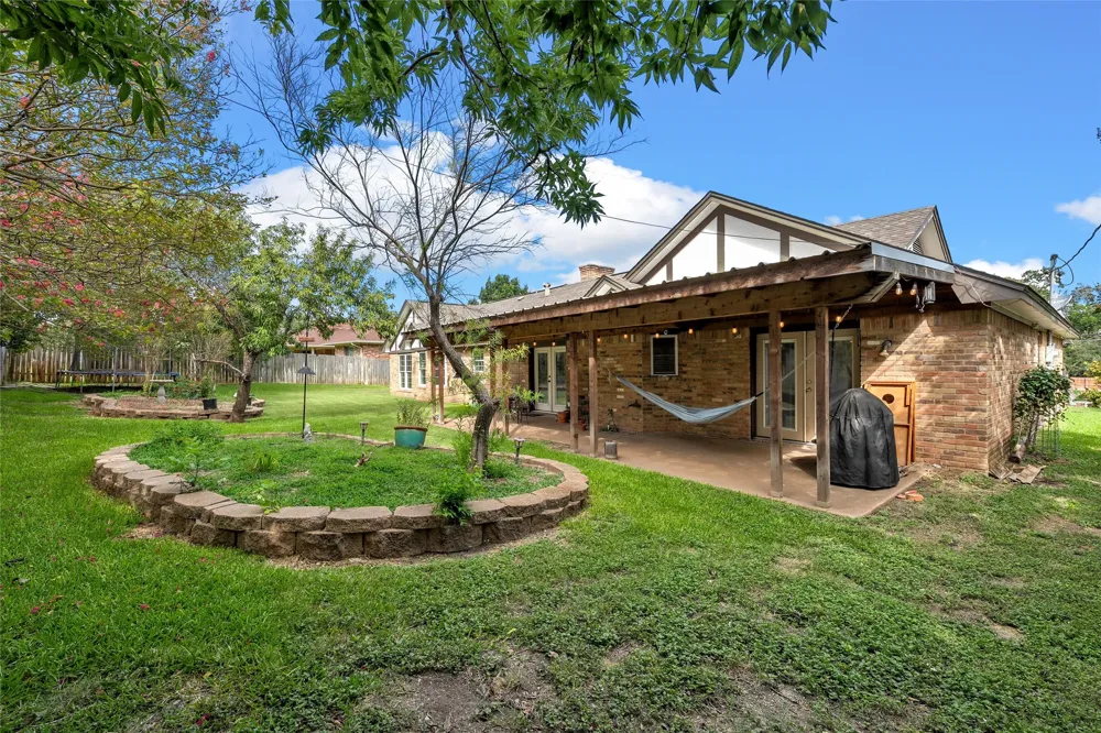 8202 Whippoorwill Drive Woodway, TX 76712