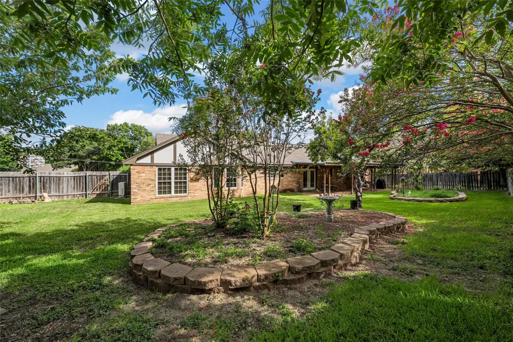 8202 Whippoorwill Drive Woodway, TX 76712