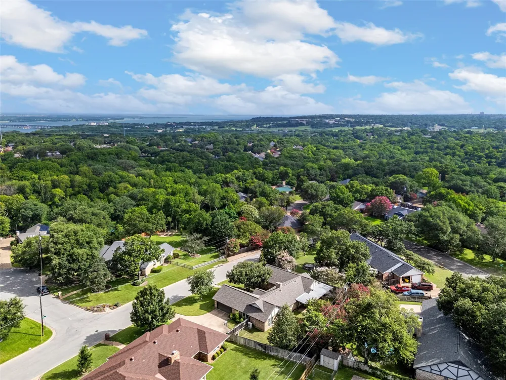 8202 Whippoorwill Drive Woodway, TX 76712