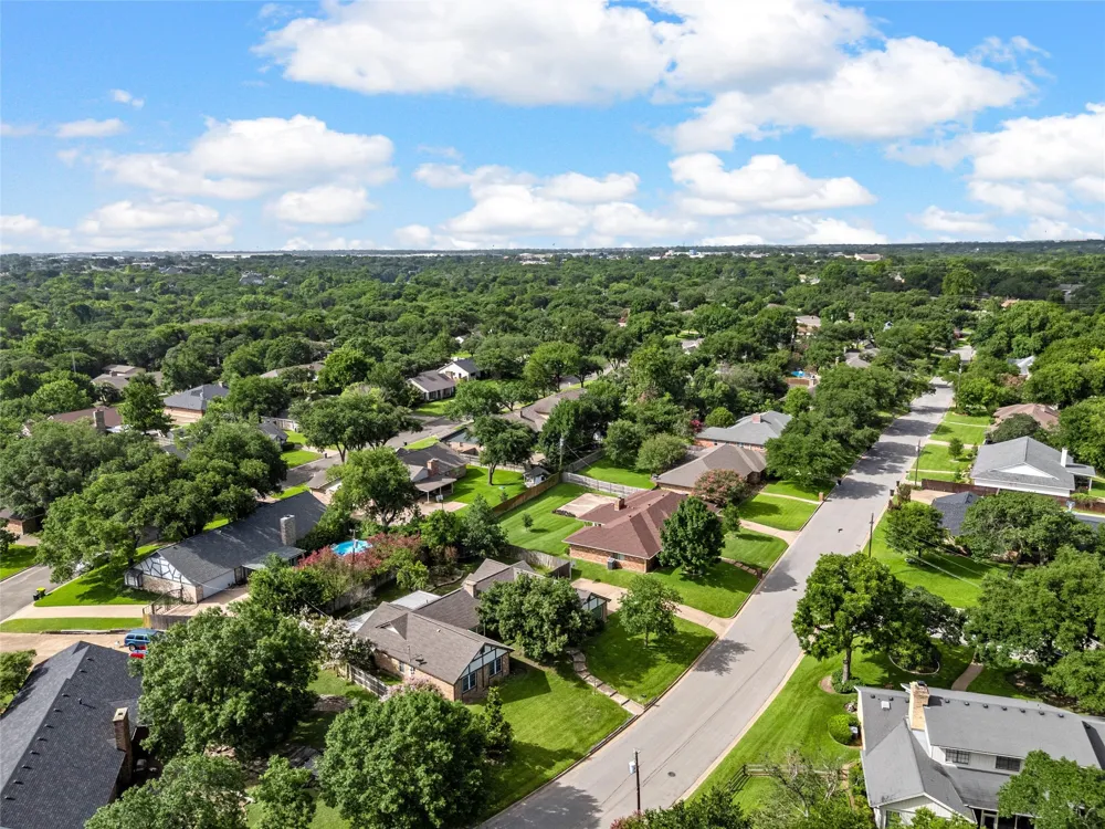 8202 Whippoorwill Drive Woodway, TX 76712