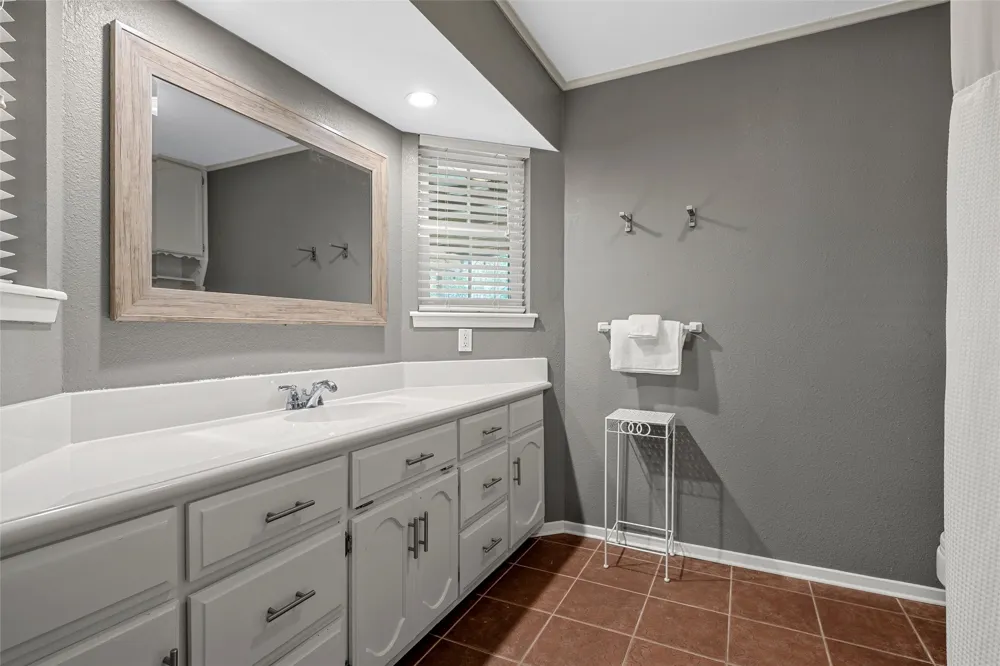 8202 Whippoorwill Drive Woodway, TX 76712
