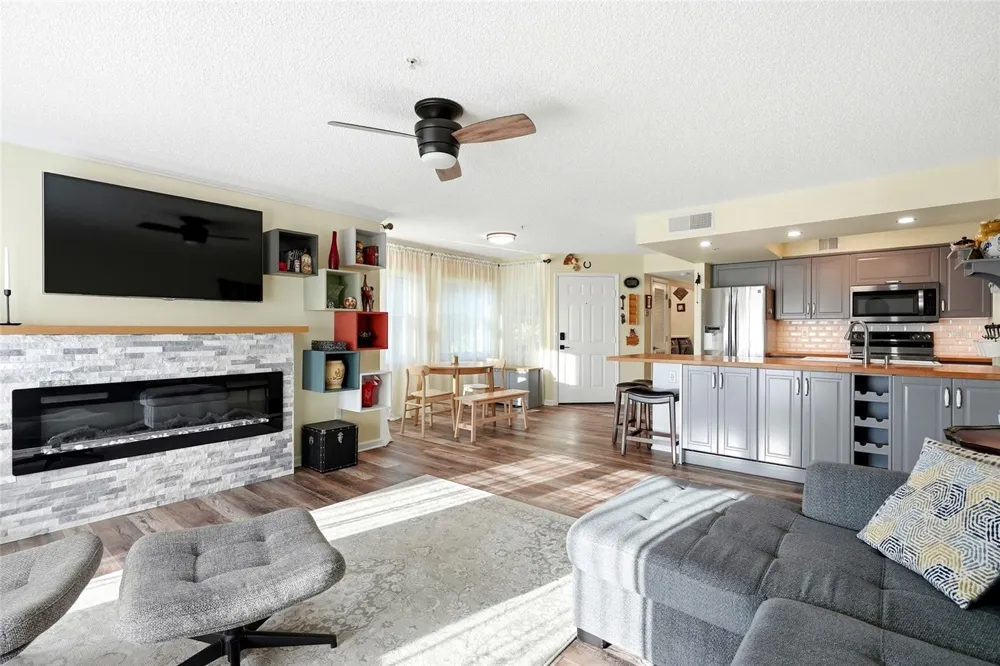 2400 FEATHER SOUND DRIVE #1428 Clearwater, FL 33762