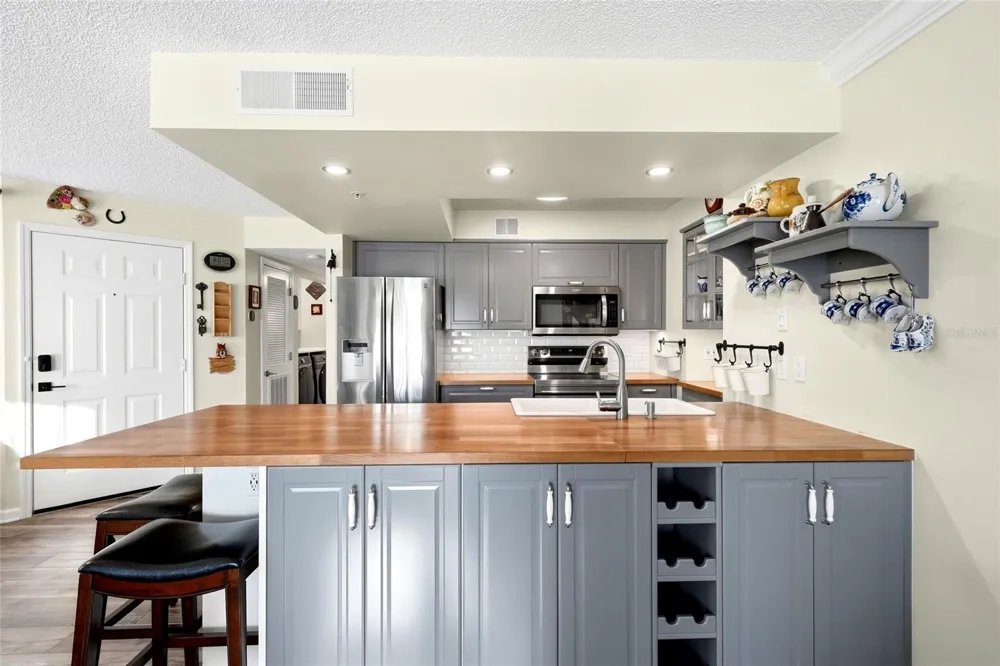 2400 FEATHER SOUND DRIVE #1428 Clearwater, FL 33762