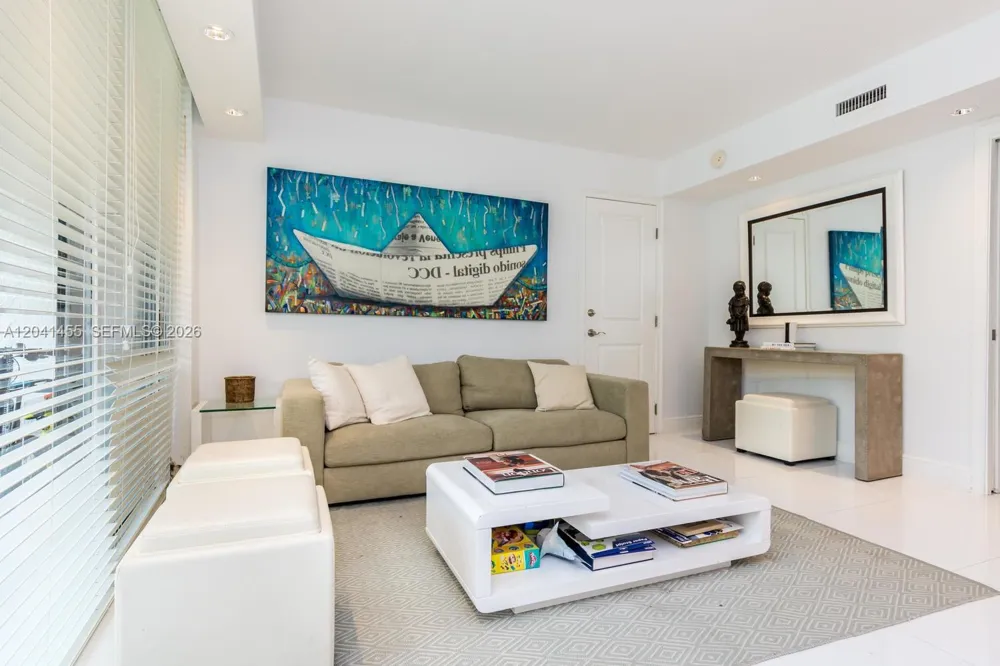 425 Grapetree Dr #206 Key Biscayne, FL 33149