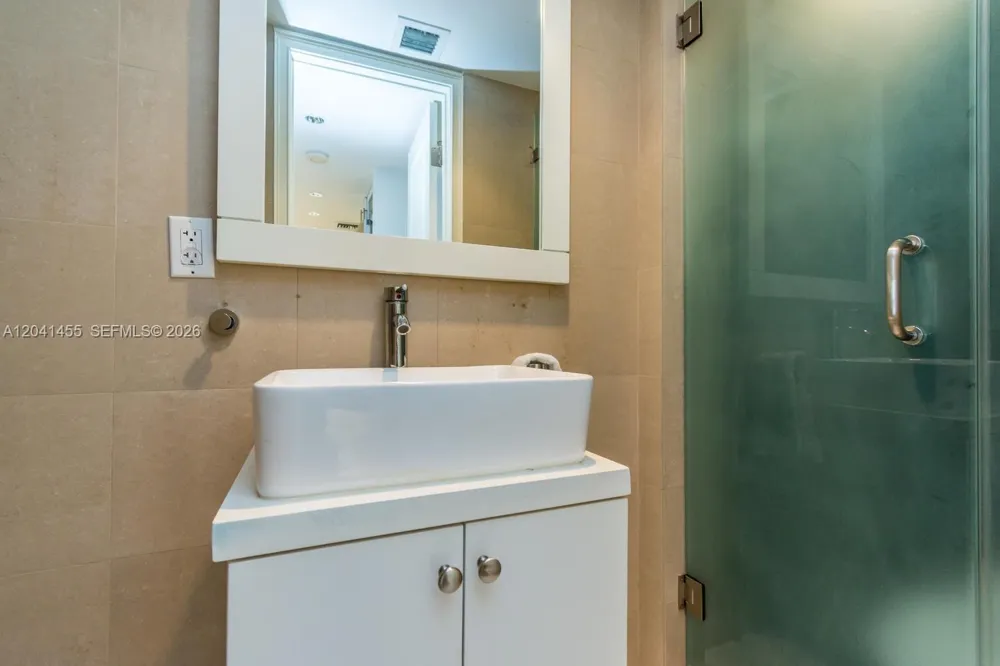 425 Grapetree Dr #206 Key Biscayne, FL 33149