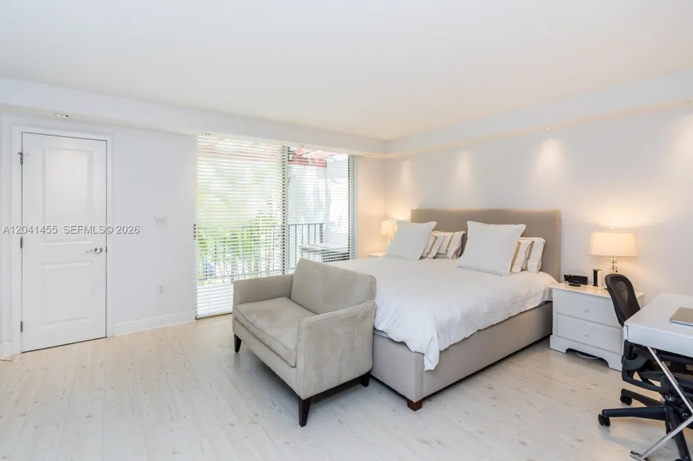 425 Grapetree Dr #206 Key Biscayne, FL 33149