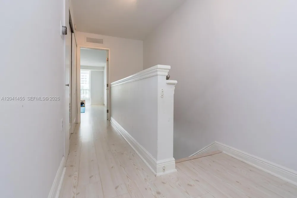 425 Grapetree Dr #206 Key Biscayne, FL 33149