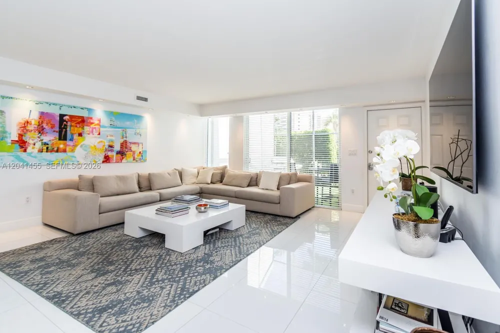 425 Grapetree Dr #206 Key Biscayne, FL 33149