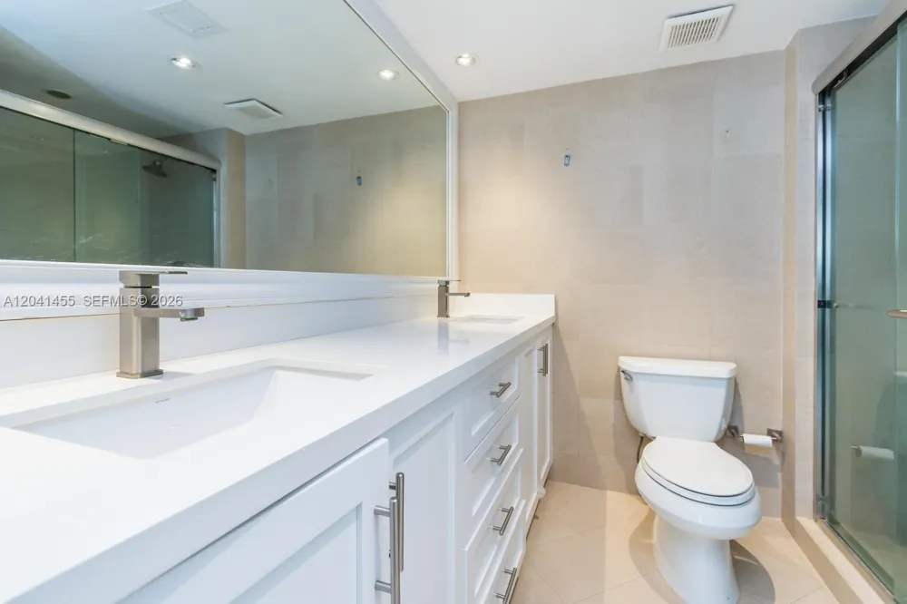425 Grapetree Dr #206 Key Biscayne, FL 33149