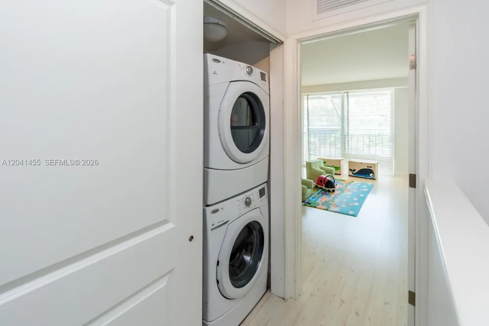 425 Grapetree Dr #206 Key Biscayne, FL 33149