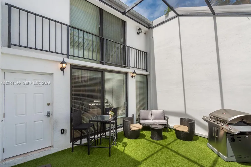 425 Grapetree Dr #206 Key Biscayne, FL 33149