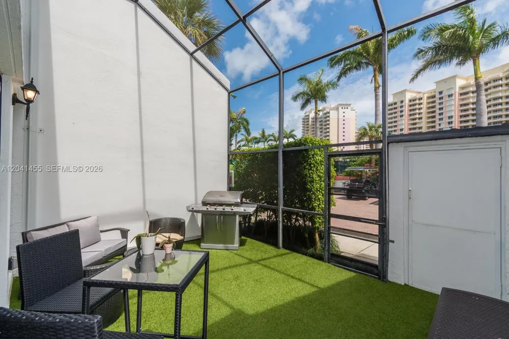 425 Grapetree Dr #206 Key Biscayne, FL 33149