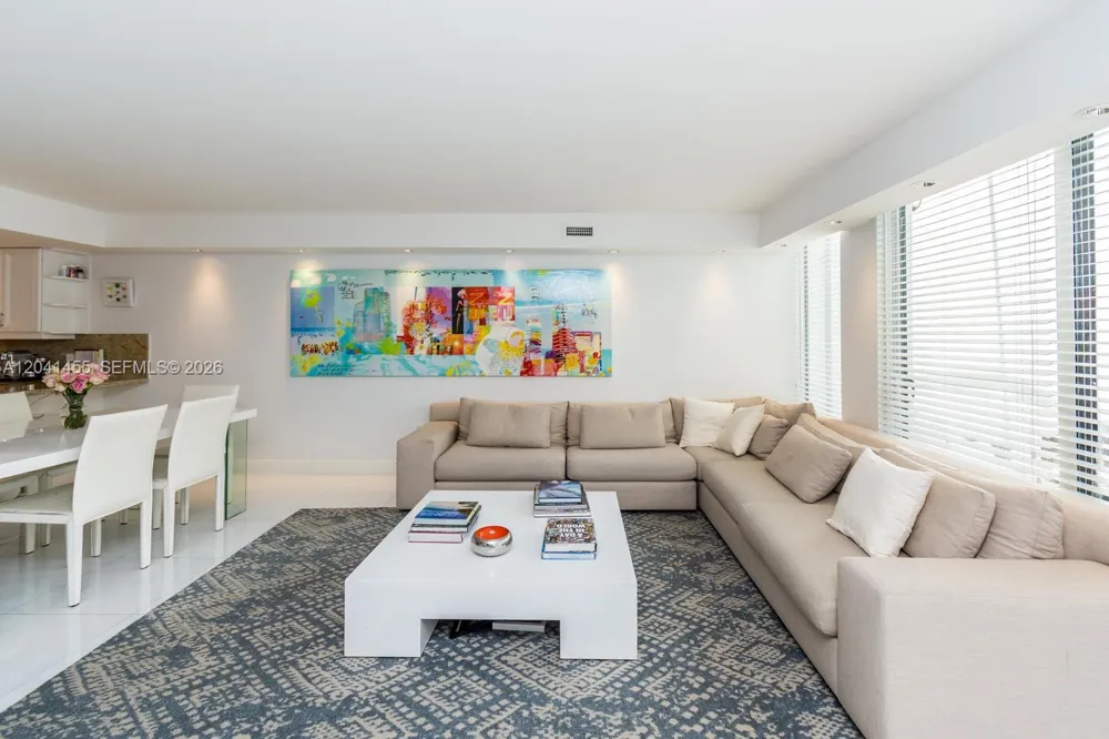 425 Grapetree Dr #206 Key Biscayne, FL 33149