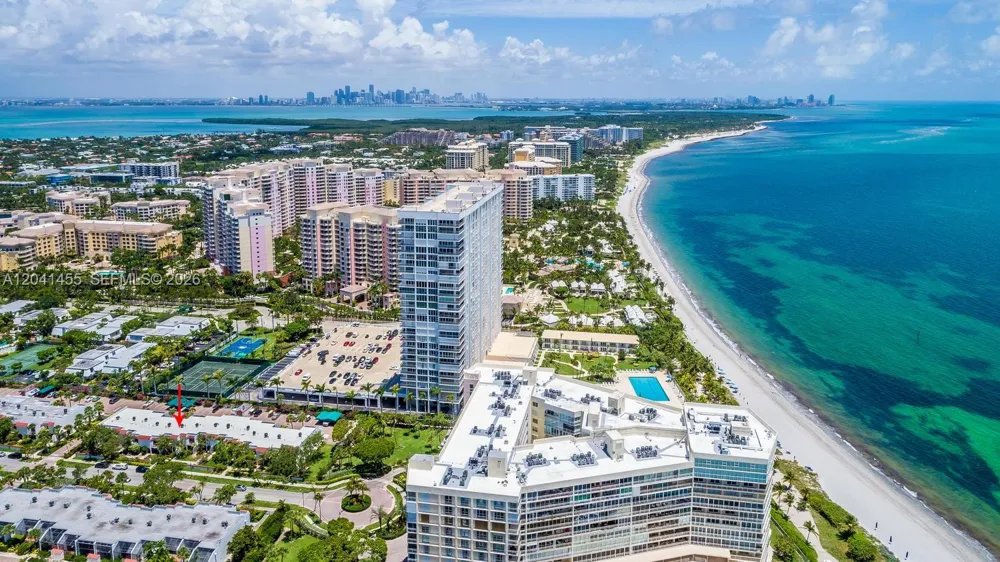 425 Grapetree Dr #206 Key Biscayne, FL 33149