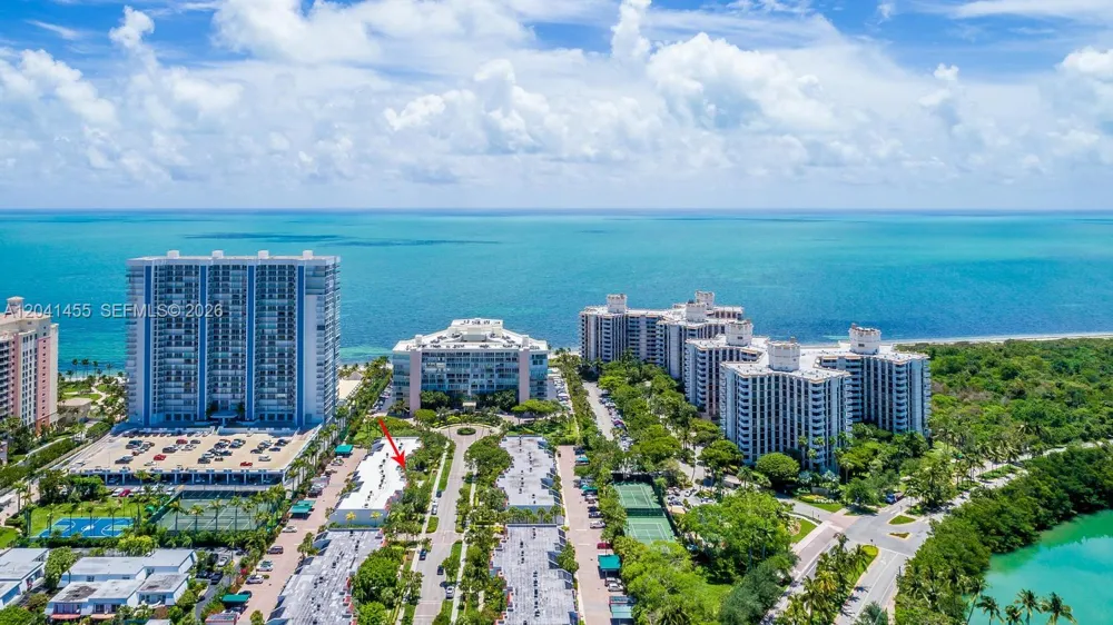 425 Grapetree Dr #206 Key Biscayne, FL 33149
