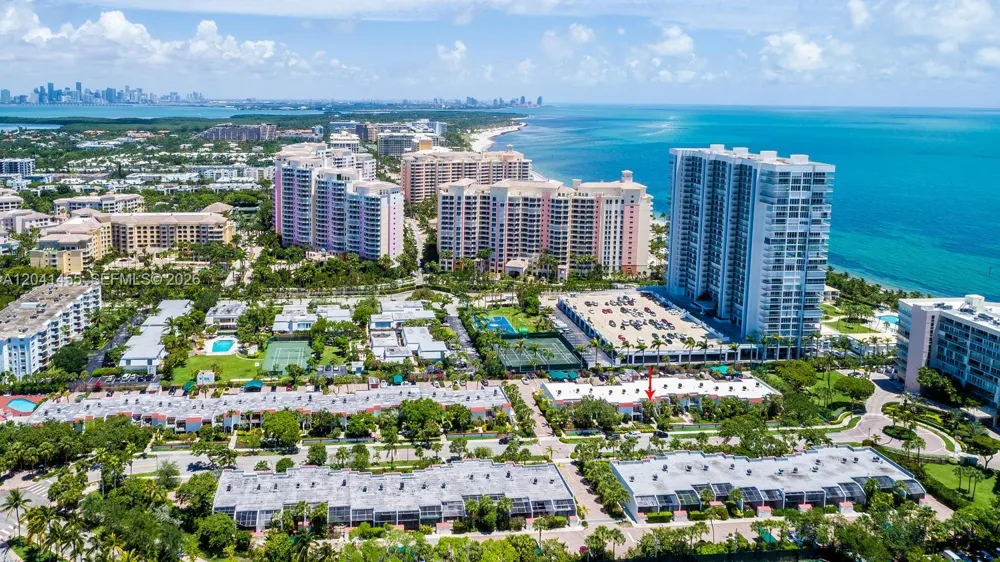 425 Grapetree Dr #206 Key Biscayne, FL 33149