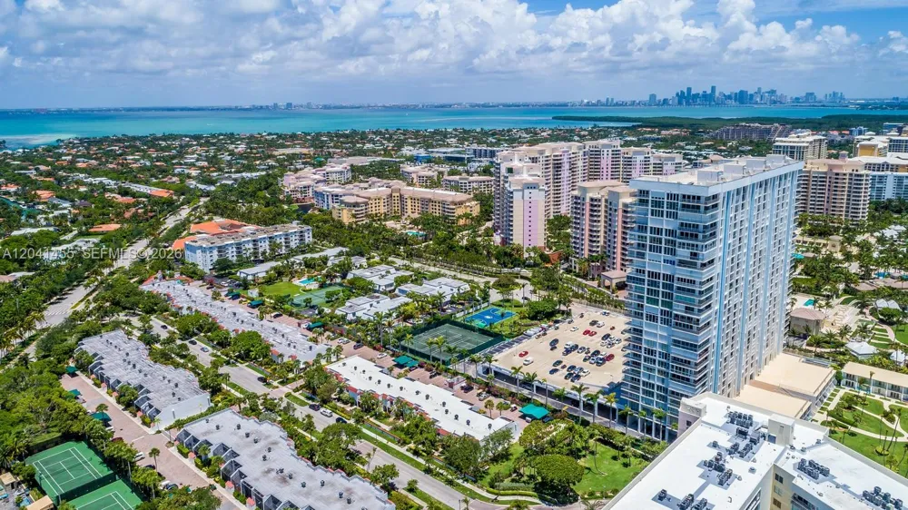 425 Grapetree Dr #206 Key Biscayne, FL 33149