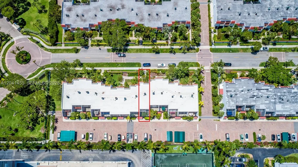 425 Grapetree Dr #206 Key Biscayne, FL 33149