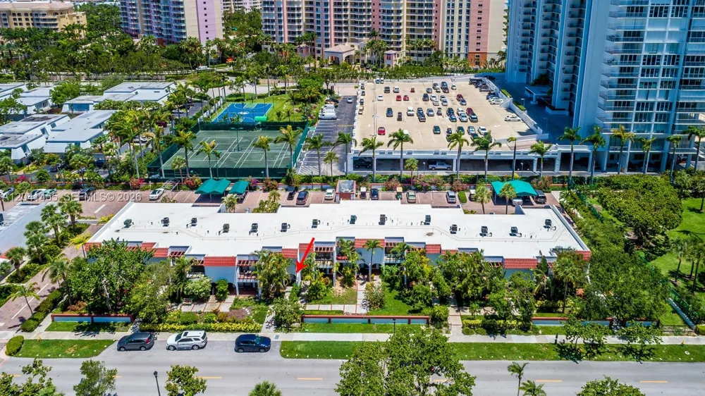 425 Grapetree Dr #206 Key Biscayne, FL 33149