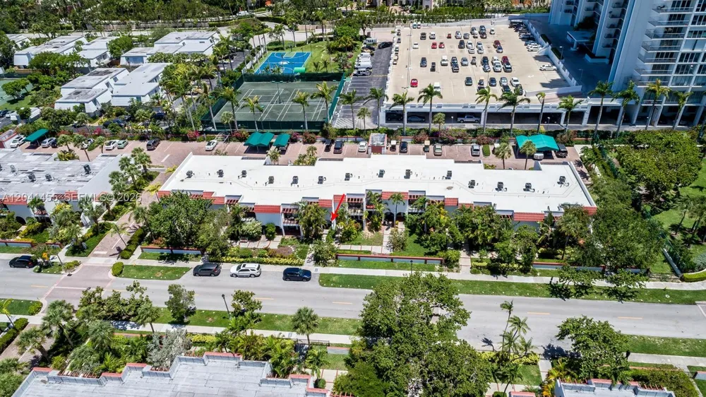425 Grapetree Dr #206 Key Biscayne, FL 33149