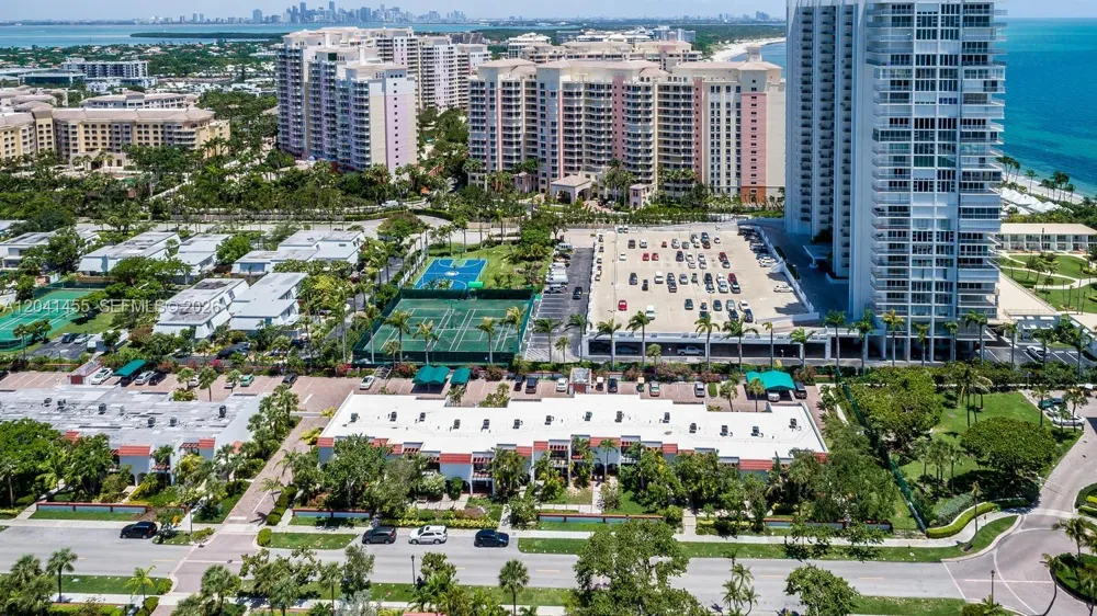 425 Grapetree Dr #206 Key Biscayne, FL 33149