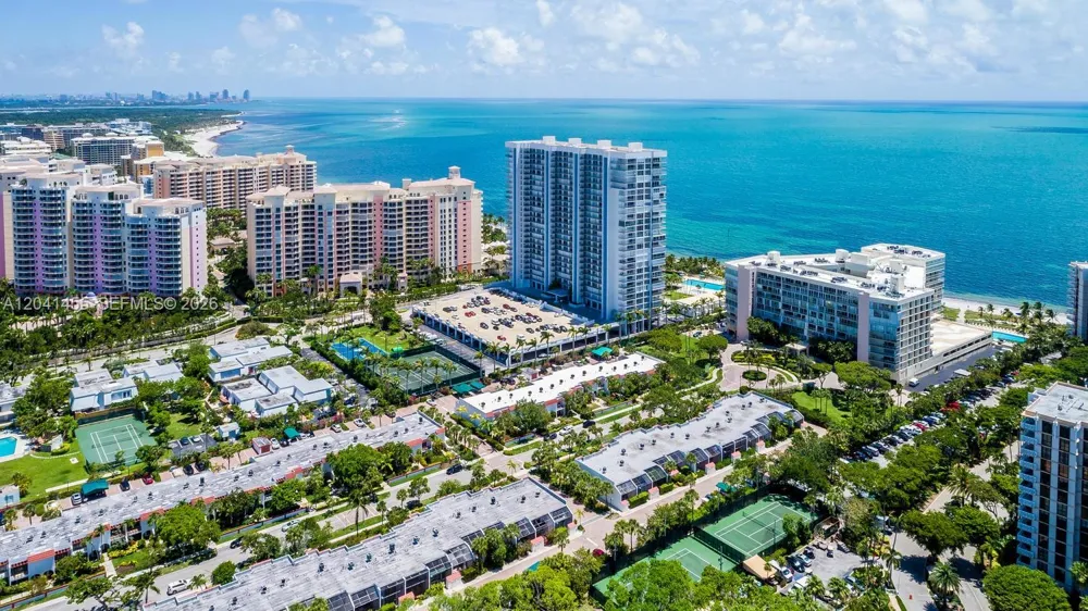 425 Grapetree Dr #206 Key Biscayne, FL 33149