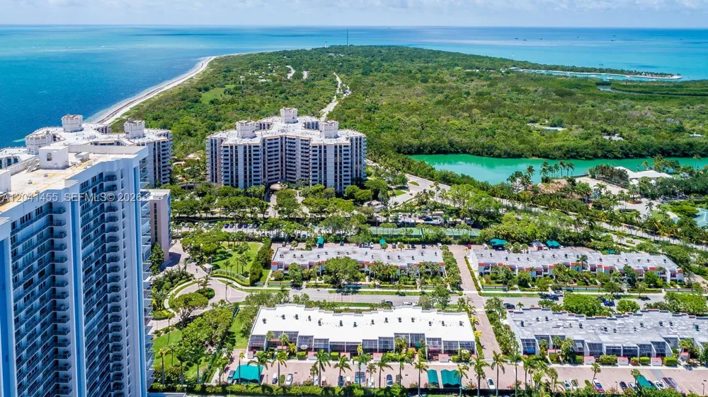 425 Grapetree Dr #206 Key Biscayne, FL 33149