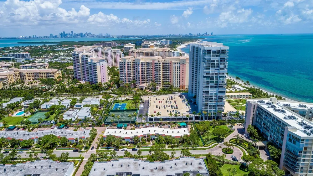 425 Grapetree Dr #206 Key Biscayne, FL 33149