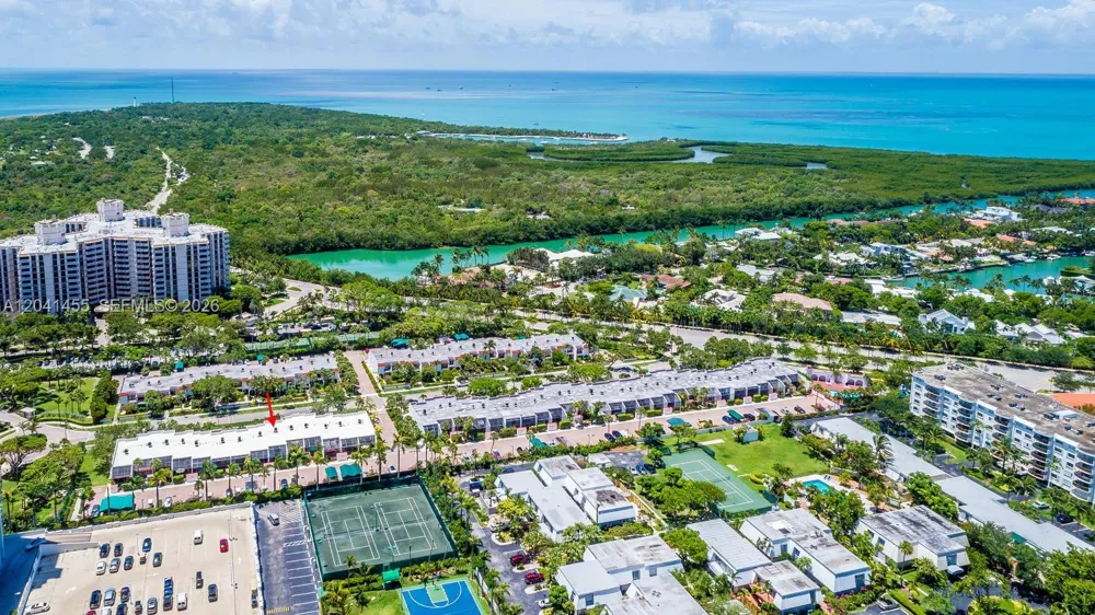 425 Grapetree Dr #206 Key Biscayne, FL 33149