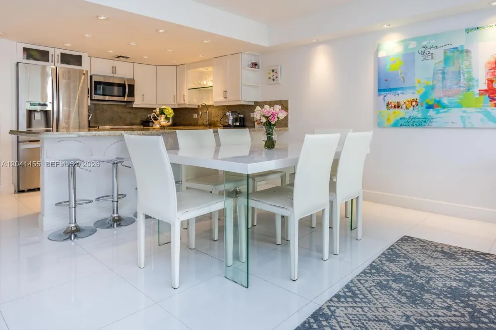 425 Grapetree Dr #206 Key Biscayne, FL 33149