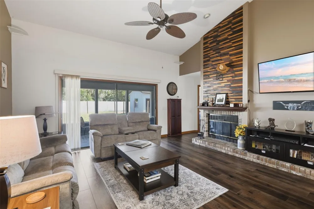 168 COMMUNITY DRIVE Debary, FL 32713