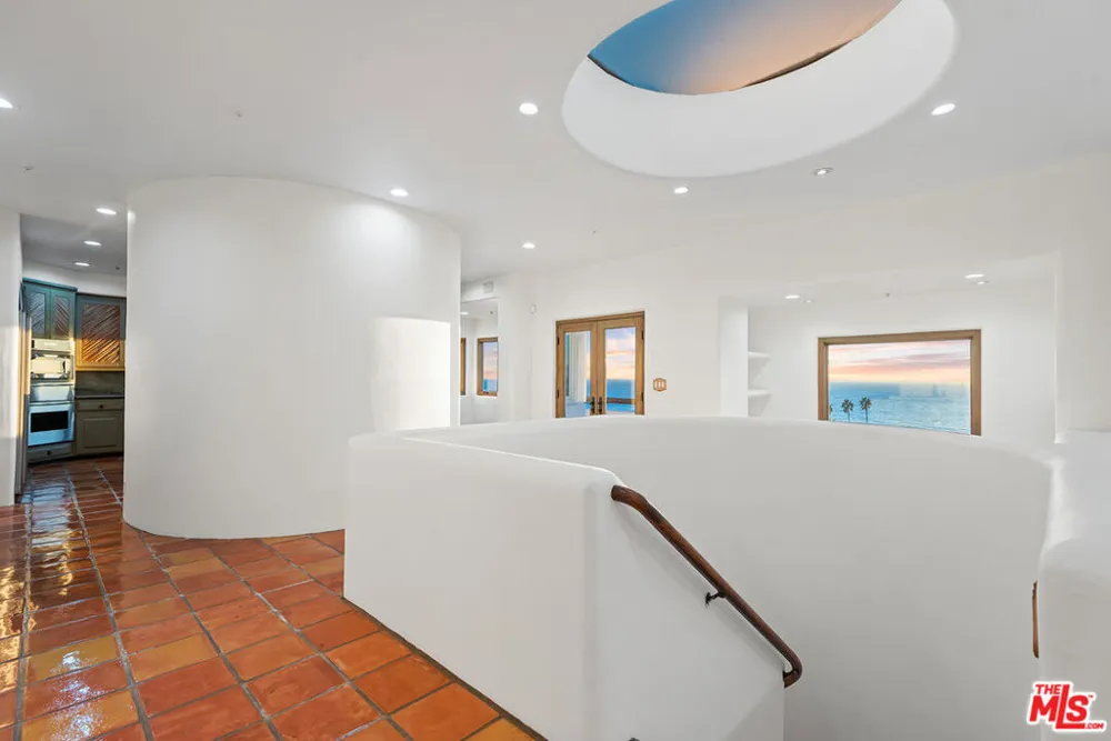 7047 Vista Del Mar Lane Playa del Rey, CA 90293