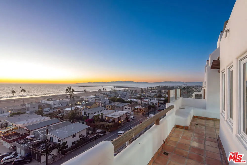 7047 Vista Del Mar Lane Playa del Rey, CA 90293