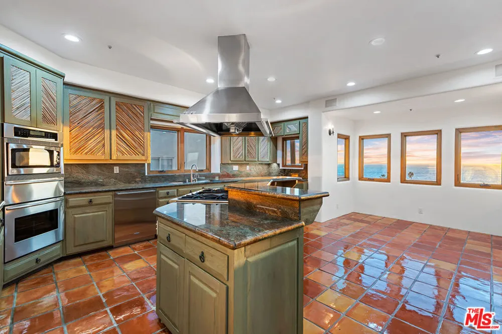 7047 Vista Del Mar Lane Playa del Rey, CA 90293