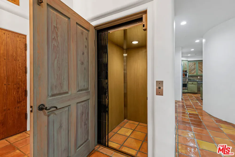7047 Vista Del Mar Lane Playa del Rey, CA 90293
