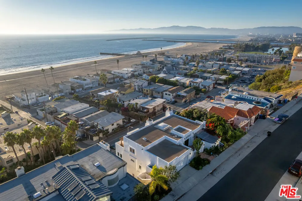 7047 Vista Del Mar Lane Playa del Rey, CA 90293