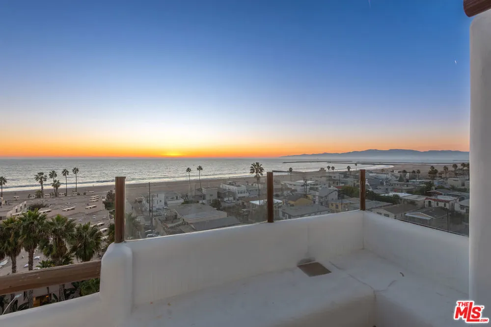 7047 Vista Del Mar Lane Playa del Rey, CA 90293