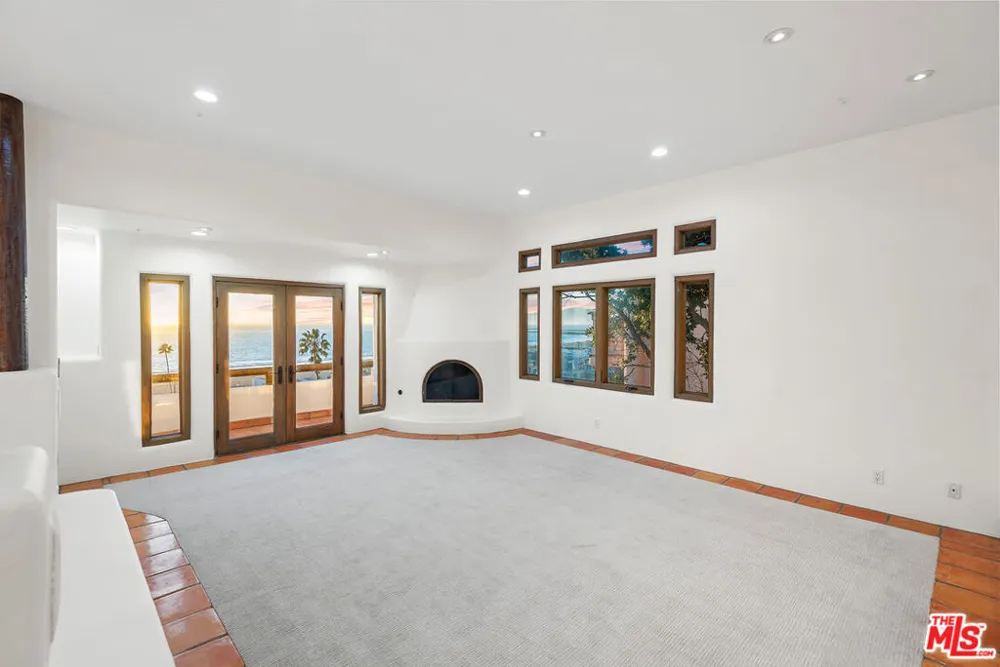 7047 Vista Del Mar Lane Playa del Rey, CA 90293