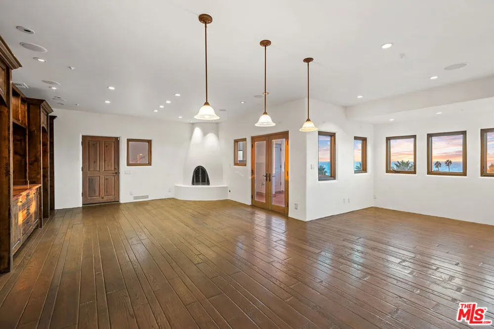 7047 Vista Del Mar Lane Playa del Rey, CA 90293