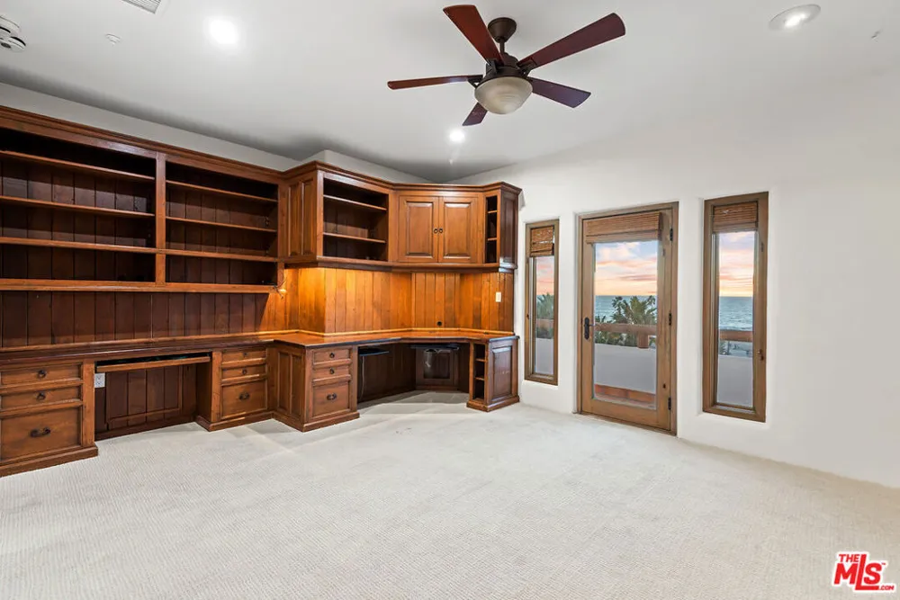 7047 Vista Del Mar Lane Playa del Rey, CA 90293