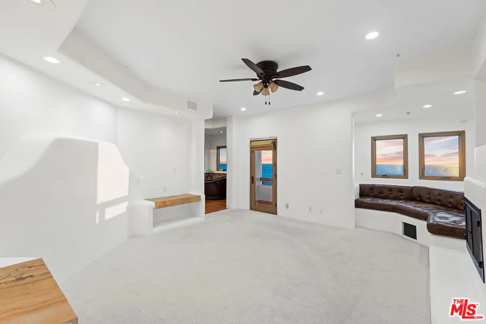 7047 Vista Del Mar Lane Playa del Rey, CA 90293