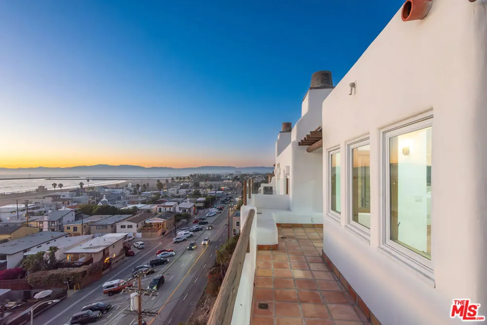 7047 Vista Del Mar Lane Playa del Rey, CA 90293