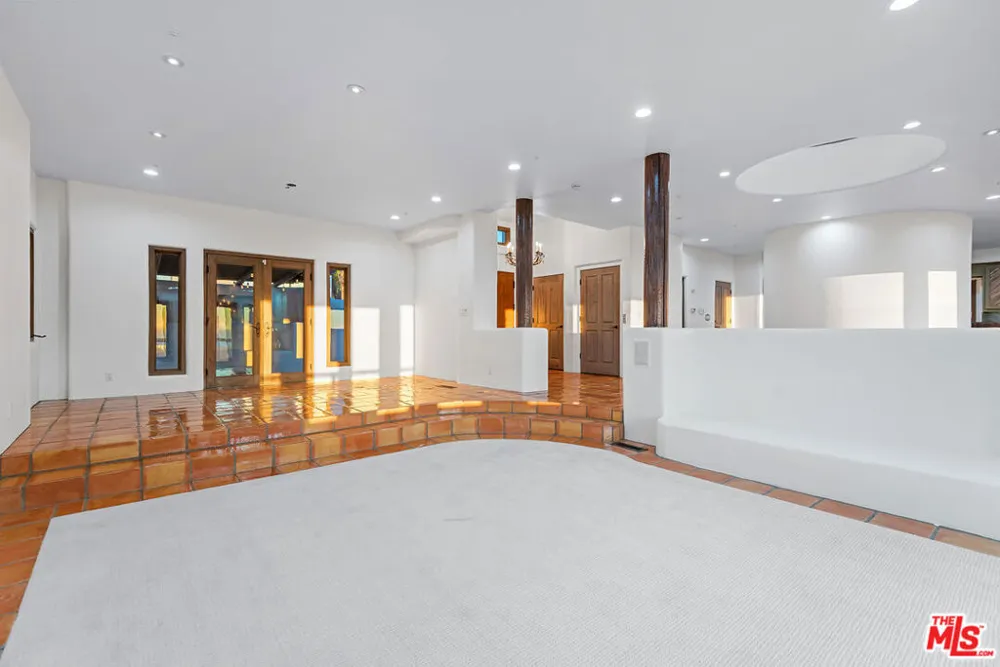 7047 Vista Del Mar Lane Playa del Rey, CA 90293