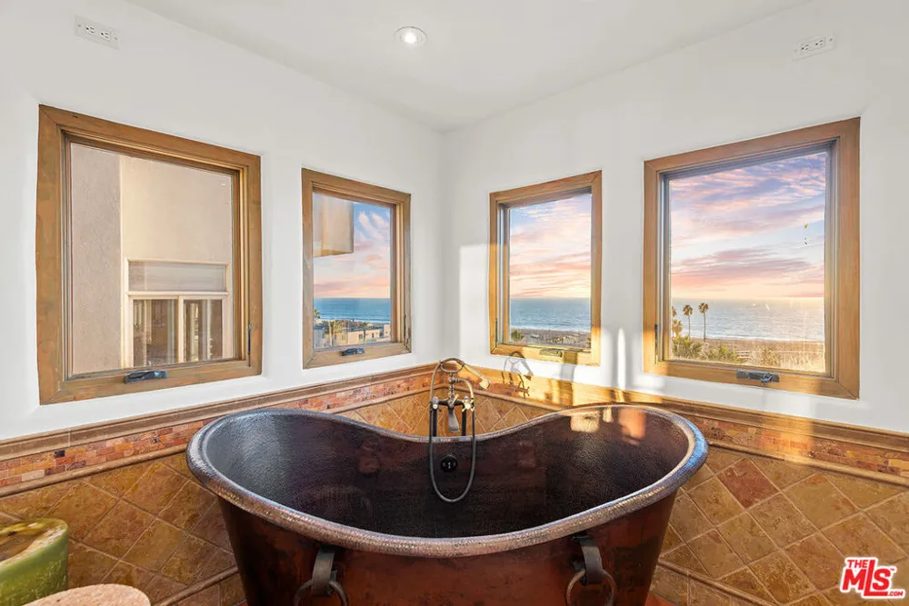 7047 Vista Del Mar Lane Playa del Rey, CA 90293