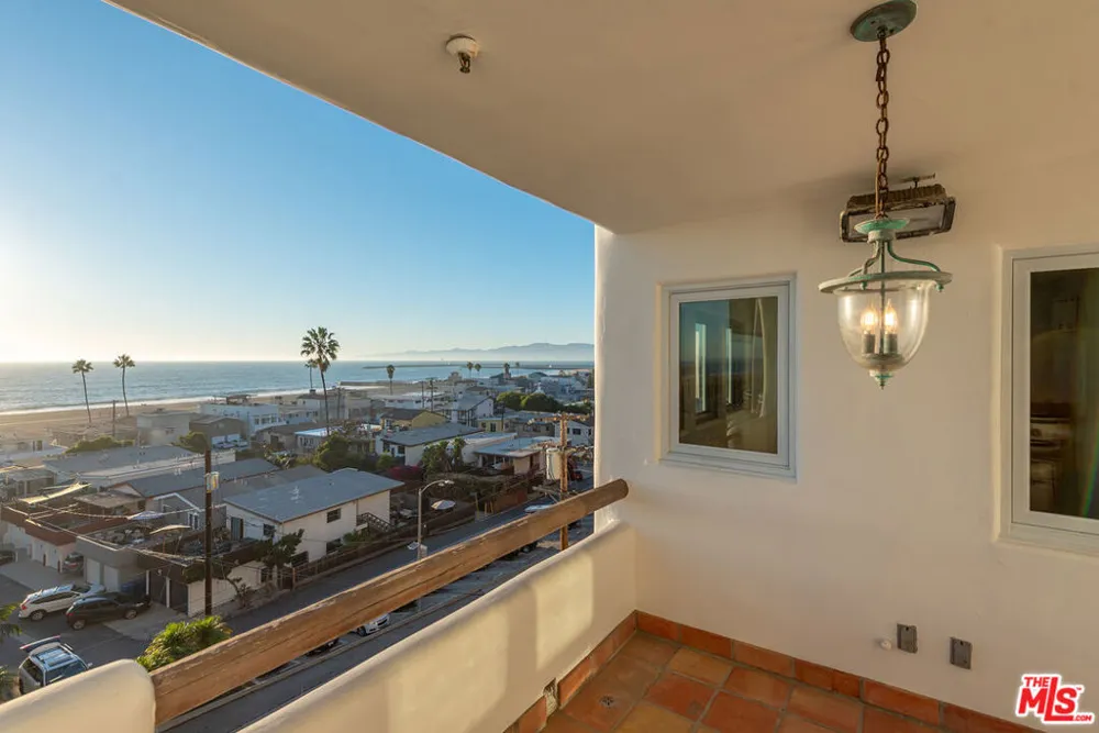7047 Vista Del Mar Lane Playa del Rey, CA 90293