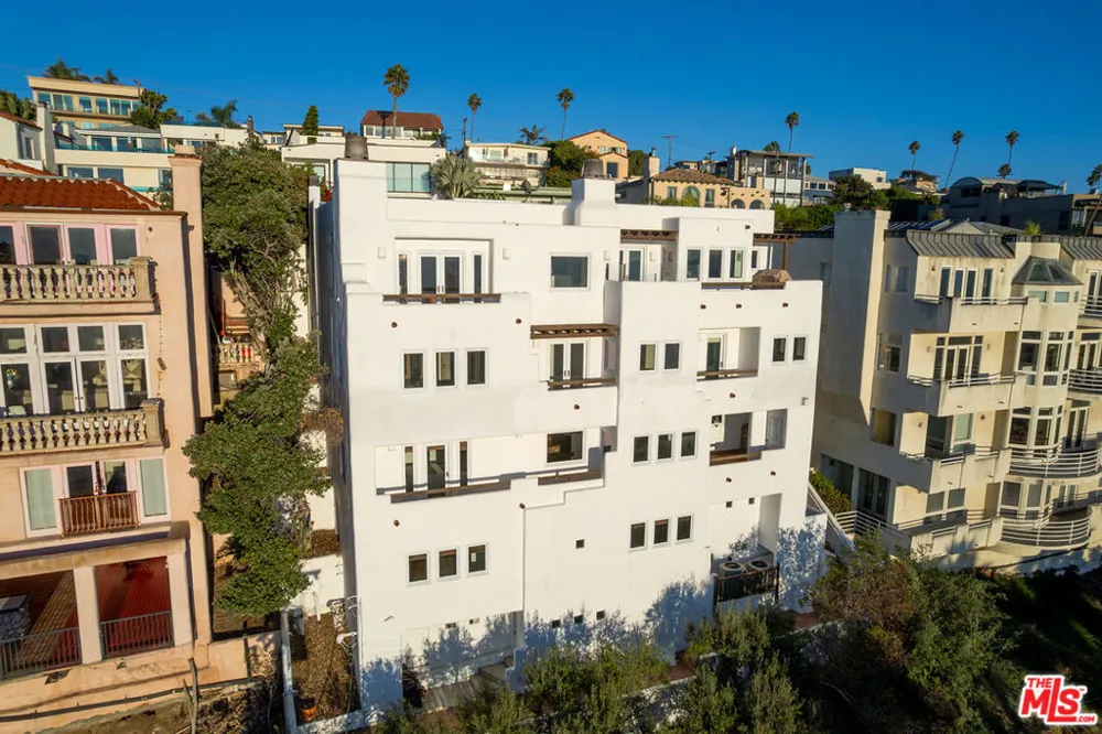 7047 Vista Del Mar Lane Playa del Rey, CA 90293