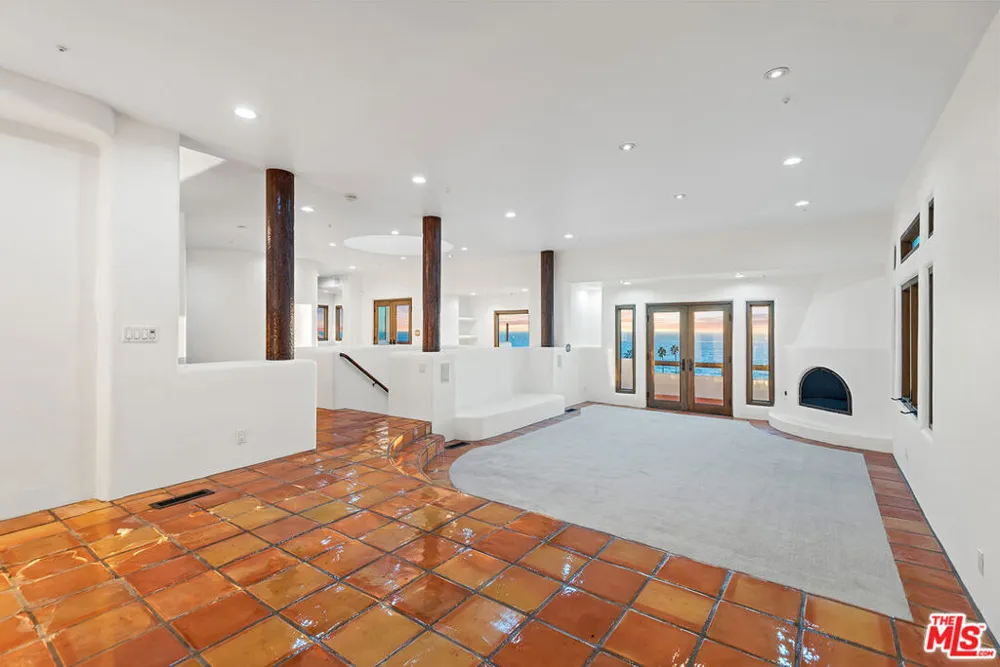 7047 Vista Del Mar Lane Playa del Rey, CA 90293
