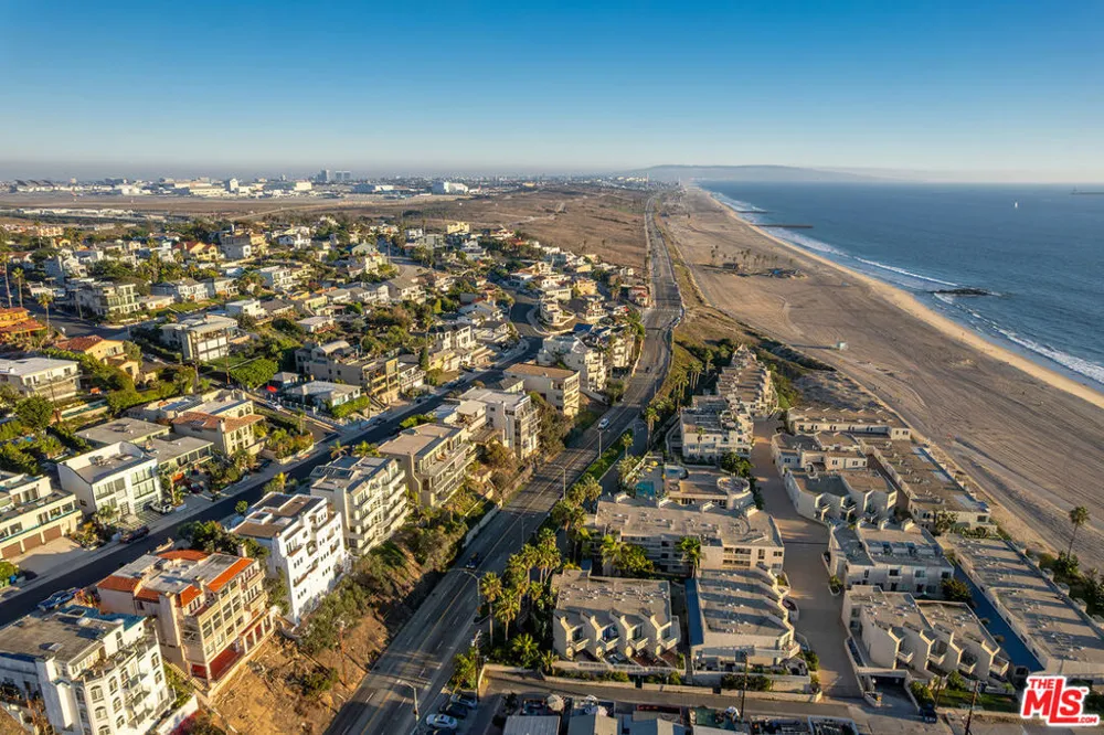 7047 Vista Del Mar Lane Playa del Rey, CA 90293