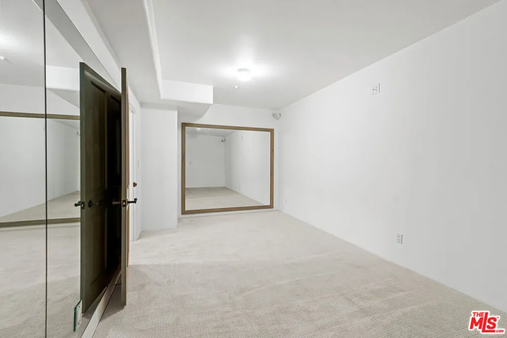 7047 Vista Del Mar Lane Playa del Rey, CA 90293